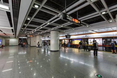 Guangzhou, Çin 24 Eylül 2019 Metro Havaalanı Güney MRT İstasyonu Guangzhou Havaalanı (CAN).