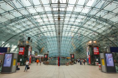 Frankfurt, Almanya, 27 Mayıs 2018 Fernbahnhof tren istasyonu Frankfurt havaalanı (FRA), Almanya.