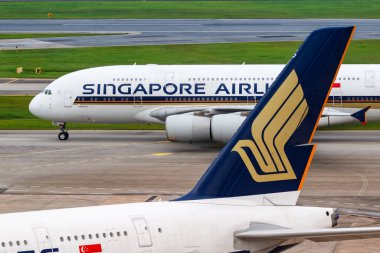 Changi, Singapur 29 Ocak 2018 Singapur Havayolları Airbus A380 uçakları Singapur 'da Changi havaalanında (SIN). Airbus, Toulouse, Fransa merkezli bir Avrupalı uçak üreticisi..