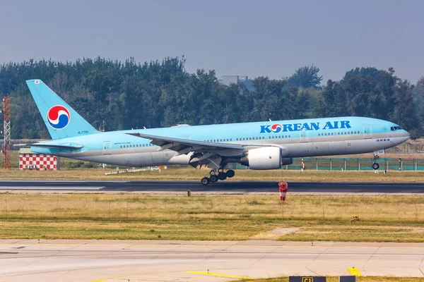 中国10月2 2019韓国航空ボーイング777 200Er中国の北京首都空港 Pek で飛行機 ボーイング Boeing シカゴに本社を置くアメリカの航空機メーカー — ストック写真