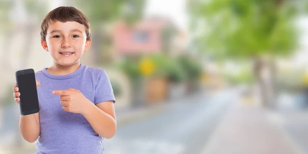 Akıllı Telefonu Işaret Eden Çocuk Cep Telefonu Afişi Kasaba Fotokopi — Stok fotoğraf