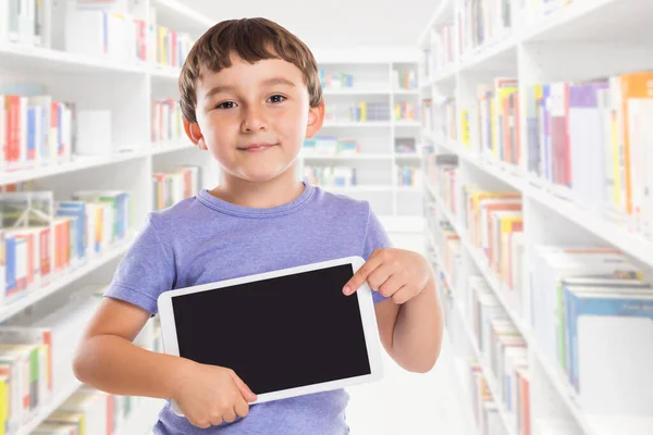Mladý Chlapec Dítě Ukazující Tablet Počítačové Knihovny Informace Marketing Reklama — Stock fotografie