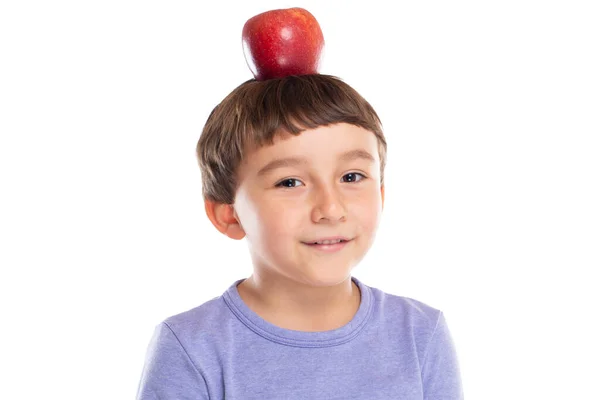 Ung Pojke Barn Med Röd Äpple Frukt Huvudet Hälsosam Kost — Stockfoto