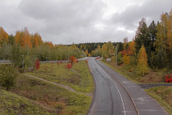 Stadtstraße Herbstlichen Park Auf Dem Land Finnland — kostenloses Stockfoto