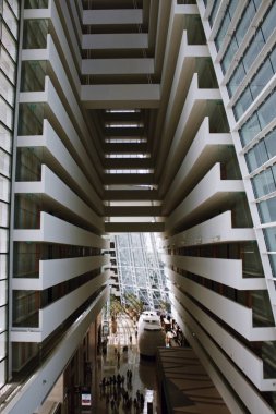 Modern binalar şık desenli.