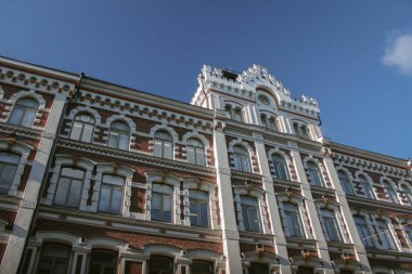 Binanın alt görünümü