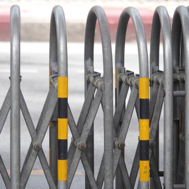 Genişletilebilir trafik bariyeri