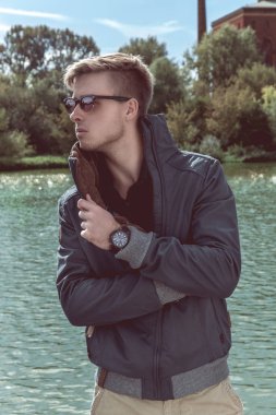 yakışıklı şık bir adam portresi 