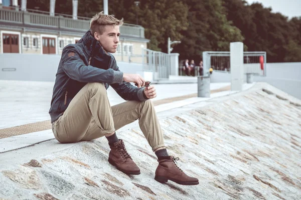 yakışıklı şık bir adam portresi 