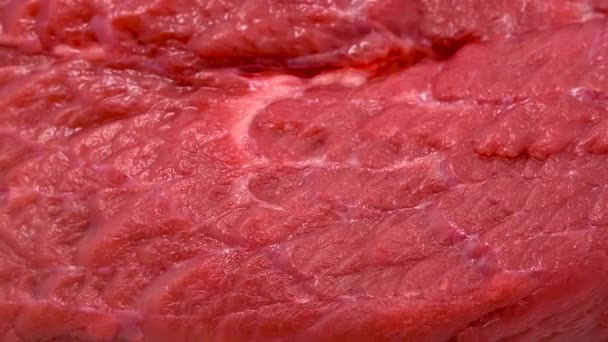 Viande de bœuf crue fraîche et juteuse — Video