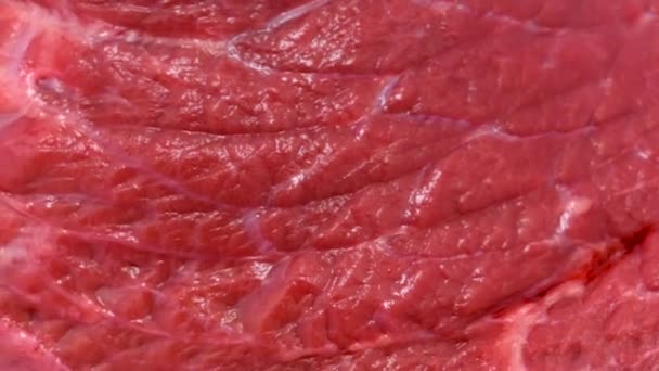 Carne bovina cruda fresca e succosa — Video Stock