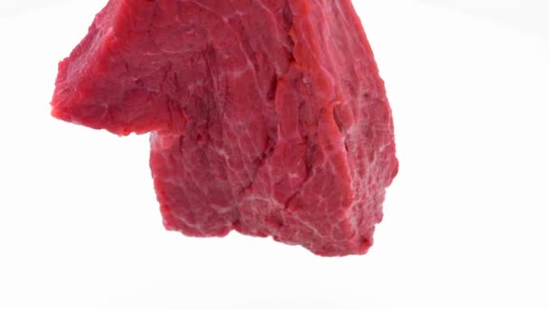 Свежее и сочное мясо говядины — стоковое видео