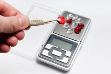 Ölçeklerde küçük elmas