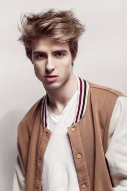 Şık ve yakışıklı delikanlı pozlar  