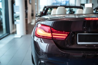 Otomobilin cabrio modern geri arka ışık 