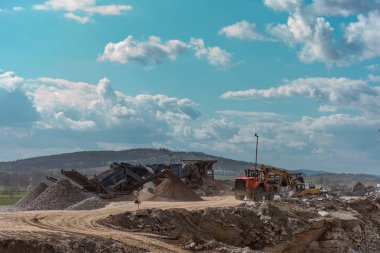 Taş çıkarma ocağında