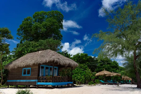 Красивий Тропічний Пляж Кох Ронг Samloem Острів Стильний Бунгало Ронг — стокове фото
