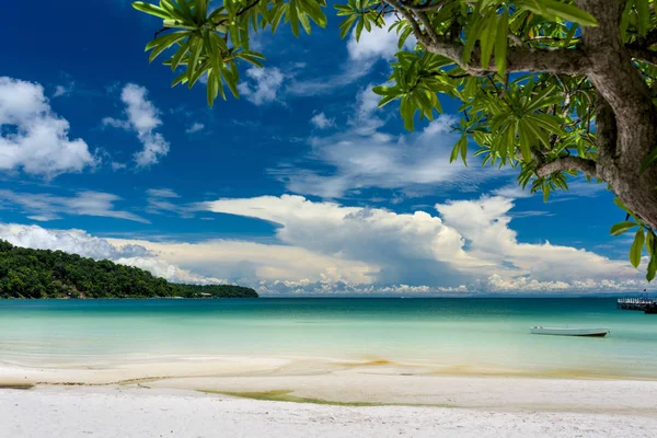 Tropikalnej Scenerii Wyspy Koh Rong Samloem Białej Plaży Jasne Turkusowa — Zdjęcie stockowe