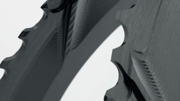 Schwarzes Ovales Fahrrad Kettenblatt Auf Weißem Hintergrund Drehbar Starke Nahaufnahme — Stockvideo