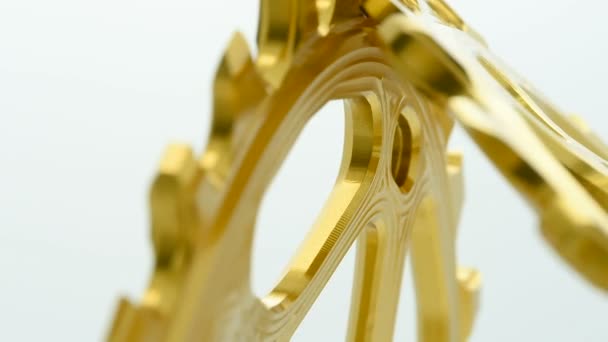 金色椭圆形自行车 Chainring 齿轮旋转在白色背景 强接近与有形的结构细节 — 图库视频影像