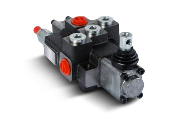 İzole edilmiş beyaz arkaplandaki traktörün tek bölümlü hidrolik dağıtımcısı 