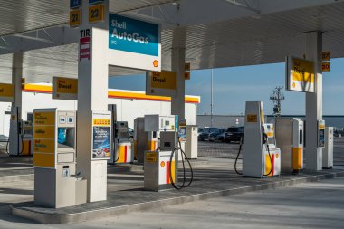 Katy Wroclawskie, Polonya 20 Aralık 2019: Shell benzin istasyonunun resmi büyük açılışı. 