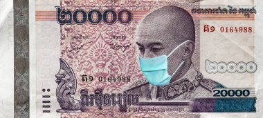 Kamboçya 'da Coronavirus. Karantina ve küresel durgunluk. Enfeksiyona karşı maske takan 20.000 Riel banknotu. Corona virüsü küresel ekonomiyi vurdu. 19 salgını ve salgını var. Coronavirus küresel borsayı kritik derecede etkiliyor.
