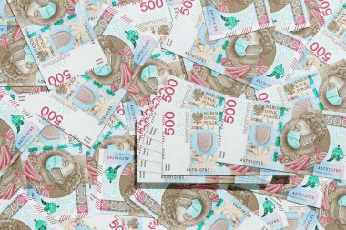 Coronavirus salgını sırasında basılmış 500 zlotych Polonya malı. Polonya Merkez Bankası, Polonya ekonomisini kurtarmak ve ülkenin durgunlaşmasını önlemek için büyük miktarda para basıyor. Bu kriz J. Kaczynski 'nin hatası.