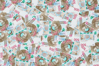 Coronavirus salgını sırasında basılmış 500 zlotych Polonya malı. Polonya Merkez Bankası, Polonya ekonomisini kurtarmak ve ülkenin durgunlaşmasını önlemek için büyük miktarda para basıyor. Bu kriz J. Kaczynski 'nin hatası.