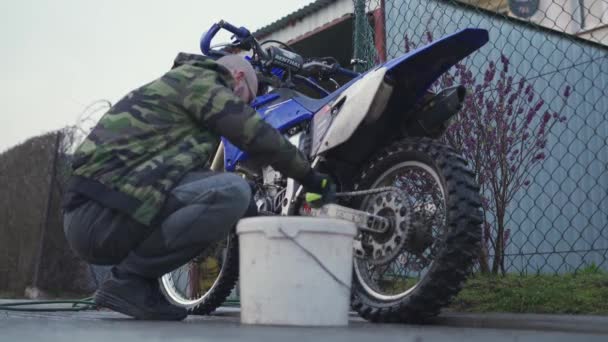 2020 Április Chelmsko Slaskie Fiatalember Mossa Motocross Yamaha 250Wr Kézzel — Stock videók