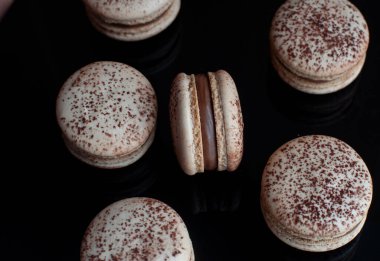 Çikolataganache ile Çikolatalı Makarnalar