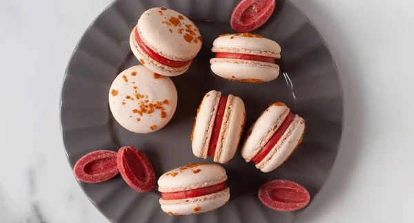 Strawberry Macarons Plate — Stock Photo, Image