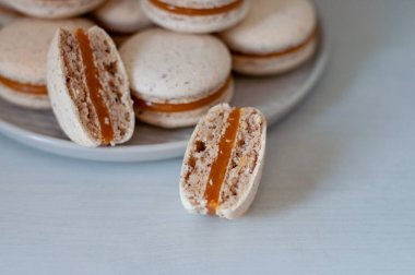 Karamelli ganache makarna.