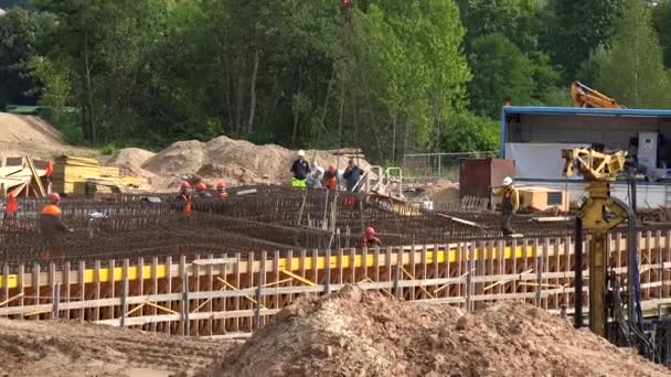 Workers brigade constructing highway viaduct with heavy industry machinery — Stockvideo