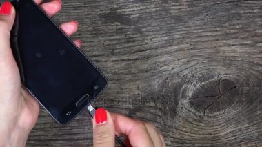 eller akıllı telefonlar için şarj kabloları takın