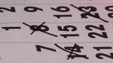 Kırmızı marker ile kağıt takvimde ay olay planlama