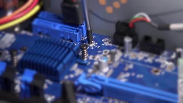 Tournevis dévisser boulon sur carte mère de l'ordinateur. Fonctionne garantie informatique 