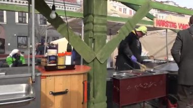 Tüccar yemek ve taze yiyecek ve içecekler açık mutfak Fuarı satmak