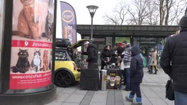 Kahve hazır ve özel açık araba kafede sattı. Steadicam