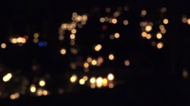 birçok mezar mezarlık akşamları din Mum ışıklı. 4k