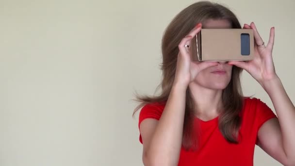 Emotional woman get scared of view from virtual reality glasses. closeup — Stock Video