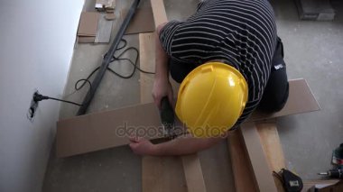 Fretsaw profesyonel erkek işçi laminat tahta kesme