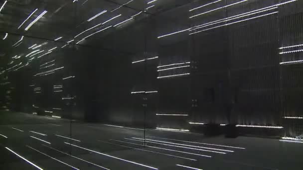 Σύγχρονο λέιζερ φώτα δωμάτιο στην Λιθουανία περίπτερο στην έκθεση Expo 2017. — Αρχείο Βίντεο