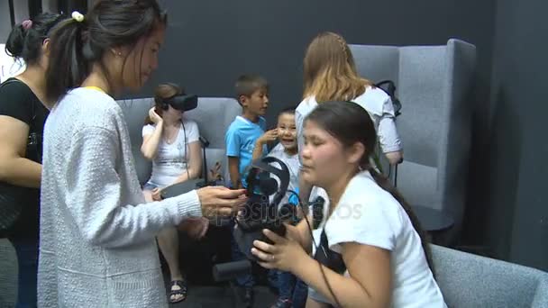 Kazakh people with children wear virtual reality VR headset glasses in EXPO 2017 — Stock Video