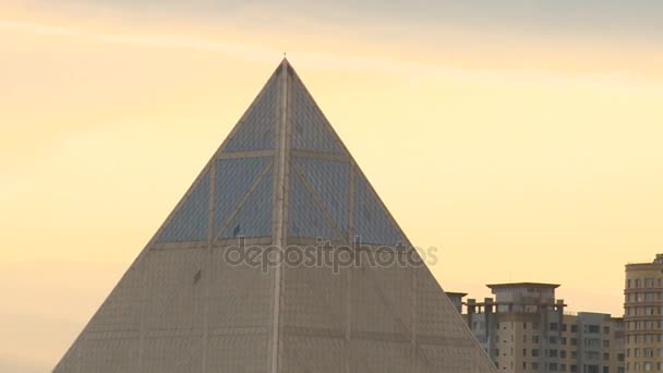 Paleis van de vrede en verzoening. Met het oog op de gebouwen van de moderne architectuur — Stockvideo