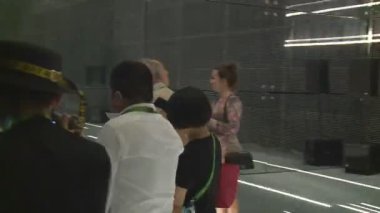 TV Uzmanı Kılavuzu'nda ayna ve lazer Oda çekim kamera ile