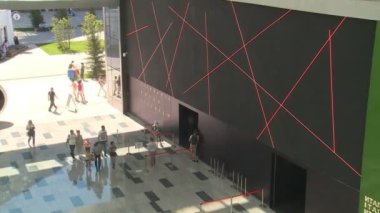 Expo 2017 Fuarı ziyaret edenler insanlar Litvanya pavilion yanında