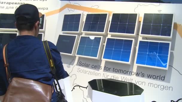 Man looking at modern solar sun energy panels in Germany pavilion in Expo 2017 — Stock Video