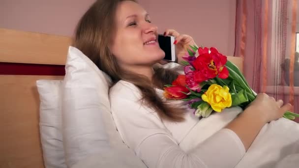 Young happy woman with flowers calling her man husband and thank for surprise — Stock Video