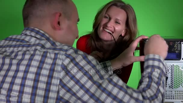 Beautiful woman flirting with technician man repairing her computer at workplace — Stock Video